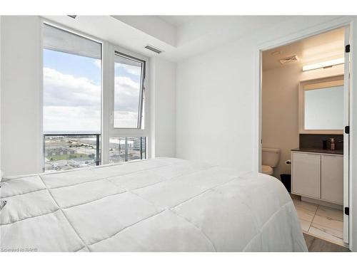 1509-36 Zorra Street, Etobicoke, ON - Indoor Photo Showing Bedroom