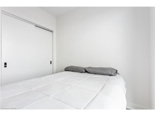 1509-36 Zorra Street, Etobicoke, ON - Indoor Photo Showing Bedroom