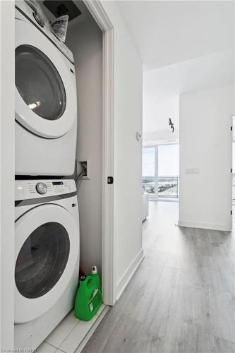 1509-36 Zorra Street, Etobicoke, ON - Indoor Photo Showing Laundry Room