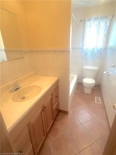 204 Picton Street E, Hamilton, ON - Indoor Photo Showing Bathroom