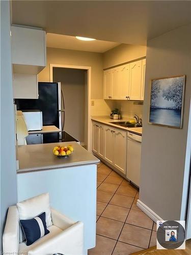 306-200 Limeridge Road W, Hamilton, ON - Indoor Photo Showing Kitchen With Double Sink