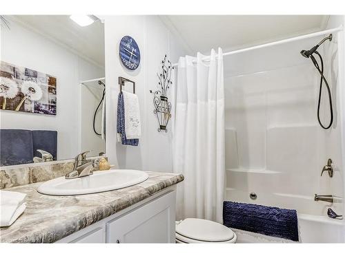 17 Silver Aspen Drive, Nanticoke, ON - Indoor Photo Showing Bathroom