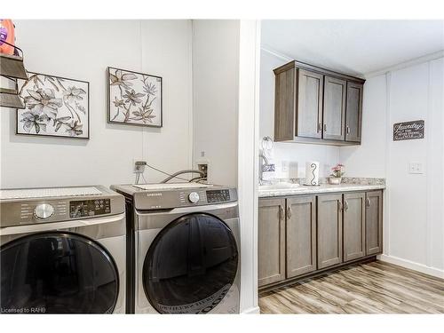 17 Silver Aspen Drive, Nanticoke, ON - Indoor Photo Showing Laundry Room