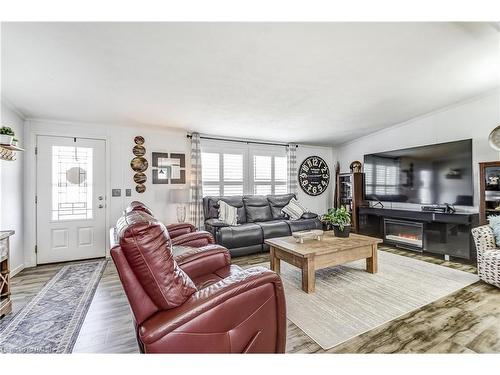 17 Silver Aspen Drive, Nanticoke, ON - Indoor Photo Showing Living Room