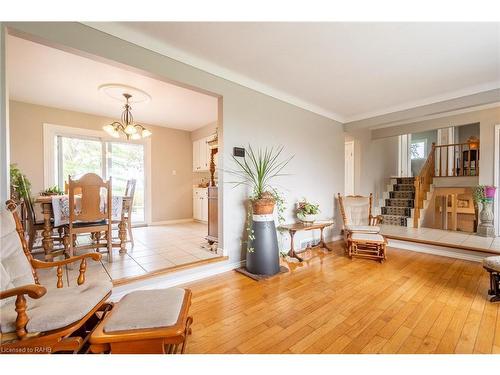 488 Townline Road, Niagara-On-The-Lake, ON - Indoor Photo Showing Living Room