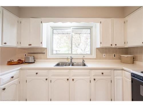 488 Townline Road, Niagara-On-The-Lake, ON - Indoor Photo Showing Kitchen With Double Sink