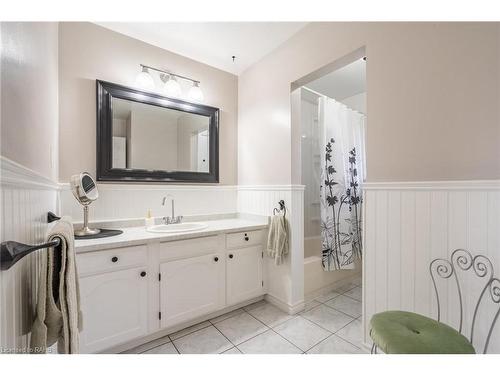 488 Townline Road, Niagara-On-The-Lake, ON - Indoor Photo Showing Bathroom