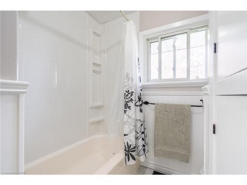 488 Townline Road, Niagara-On-The-Lake, ON - Indoor Photo Showing Bathroom