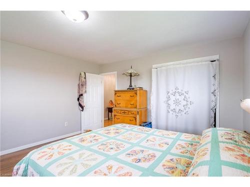 488 Townline Road, Niagara-On-The-Lake, ON - Indoor Photo Showing Bedroom