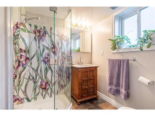 488 Townline Road, Niagara-On-The-Lake, ON - Indoor Photo Showing Bathroom