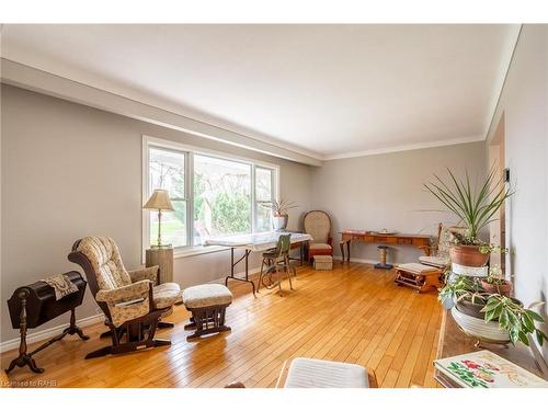 488 Townline Road, Niagara-On-The-Lake, ON - Indoor Photo Showing Living Room