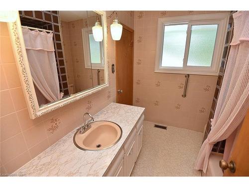 1036 Gallagher Road, Burlington, ON - Indoor Photo Showing Bathroom