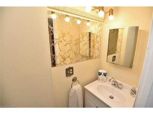 1036 Gallagher Road, Burlington, ON - Indoor Photo Showing Bathroom