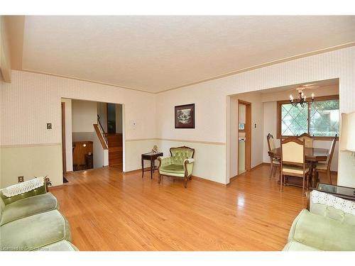 1036 Gallagher Road, Burlington, ON - Indoor Photo Showing Living Room