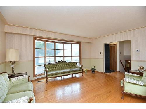 1036 Gallagher Road, Burlington, ON - Indoor Photo Showing Living Room