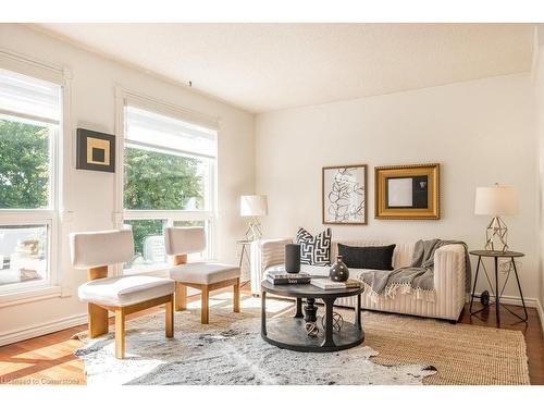 22-1155 Paramount Drive, Stoney Creek, ON - Indoor Photo Showing Living Room