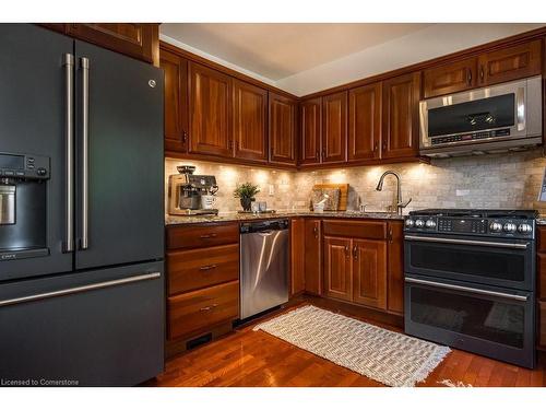 22-1155 Paramount Drive, Stoney Creek, ON - Indoor Photo Showing Kitchen