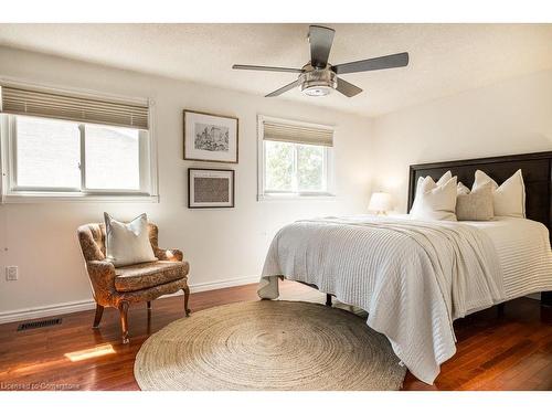 22-1155 Paramount Drive, Stoney Creek, ON - Indoor Photo Showing Bedroom