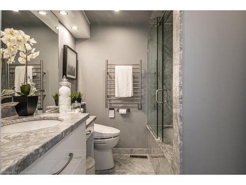 22-1155 Paramount Drive, Stoney Creek, ON - Indoor Photo Showing Bathroom