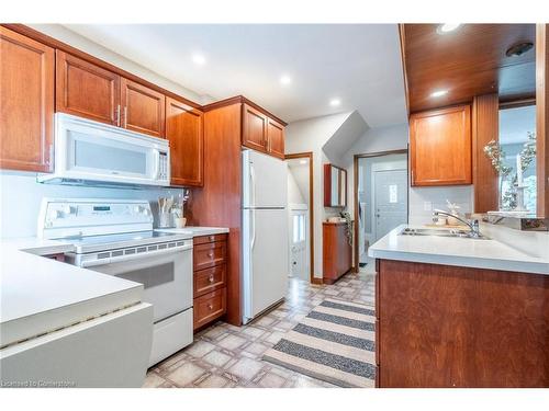 242 Glendale Avenue N, Hamilton, ON - Indoor Photo Showing Kitchen