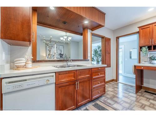 242 Glendale Avenue N, Hamilton, ON - Indoor Photo Showing Kitchen