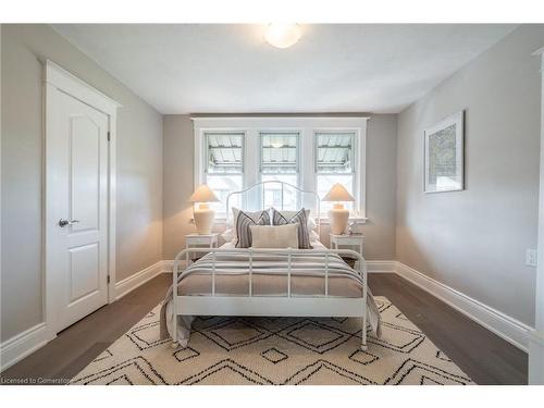 242 Glendale Avenue N, Hamilton, ON - Indoor Photo Showing Bedroom