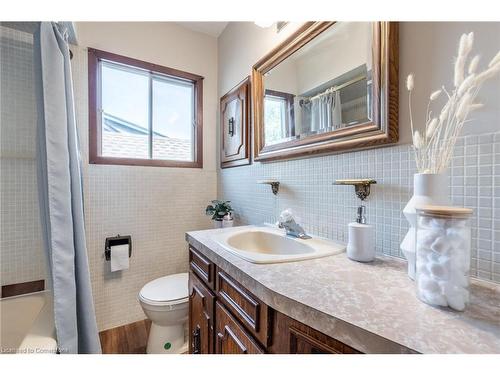 242 Glendale Avenue N, Hamilton, ON - Indoor Photo Showing Bathroom