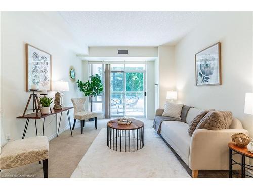 216-125 Wilson Street W, Ancaster, ON - Indoor Photo Showing Living Room