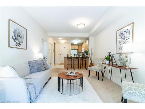 216-125 Wilson Street W, Ancaster, ON - Indoor Photo Showing Living Room