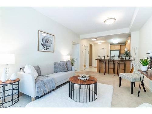 216-125 Wilson Street W, Ancaster, ON - Indoor Photo Showing Living Room