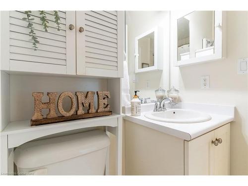 216-125 Wilson Street W, Ancaster, ON - Indoor Photo Showing Bathroom