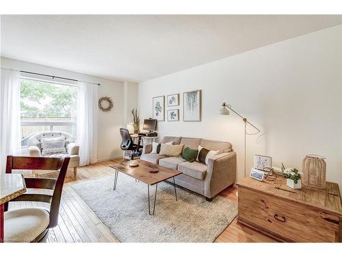 85 Foxborough Drive, Ancaster, ON - Indoor Photo Showing Living Room