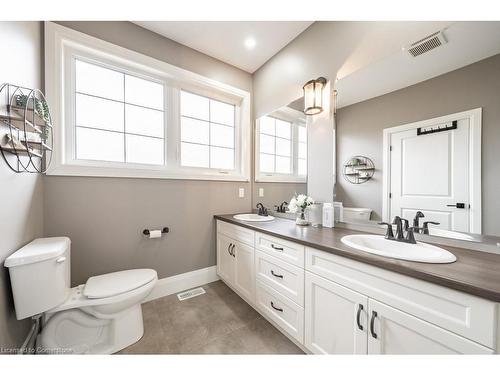 234 Burford-Delhi Townline Road, Scotland, ON - Indoor Photo Showing Bathroom