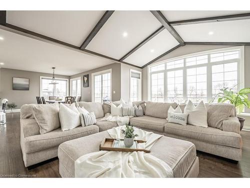 234 Burford-Delhi Townline Road, Scotland, ON - Indoor Photo Showing Living Room