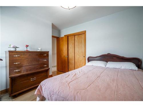 159 West 26Th Street, Hamilton, ON - Indoor Photo Showing Bedroom