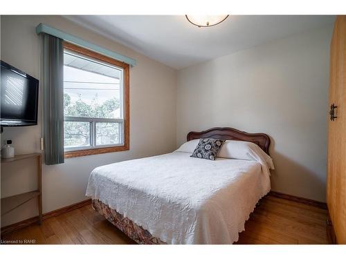 159 West 26Th Street, Hamilton, ON - Indoor Photo Showing Bedroom