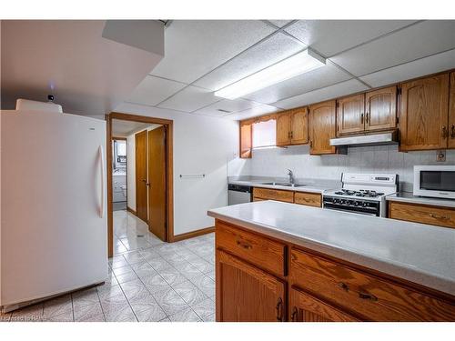 159 West 26Th Street, Hamilton, ON - Indoor Photo Showing Kitchen With Double Sink