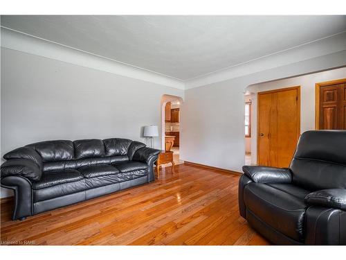 159 West 26Th Street, Hamilton, ON - Indoor Photo Showing Living Room