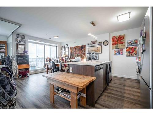 506-467 Charlton Avenue E, Hamilton, ON - Indoor Photo Showing Kitchen