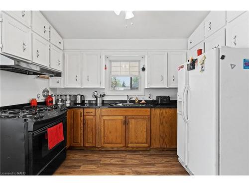 2848 Teresa Drive, Fort Erie, ON - Indoor Photo Showing Kitchen With Double Sink