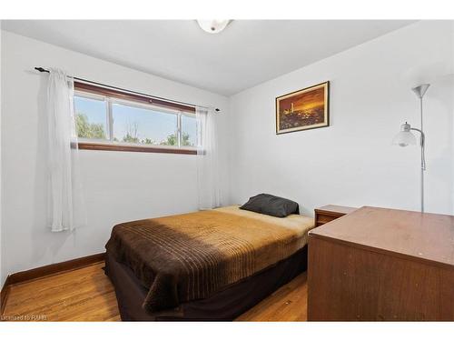 2848 Teresa Drive, Fort Erie, ON - Indoor Photo Showing Bedroom