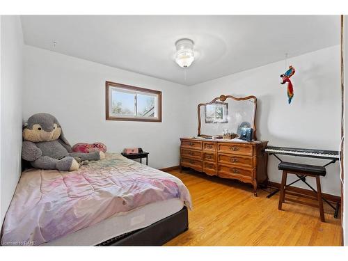 2848 Teresa Drive, Fort Erie, ON - Indoor Photo Showing Bedroom