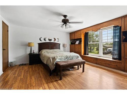 2848 Teresa Drive, Fort Erie, ON - Indoor Photo Showing Bedroom