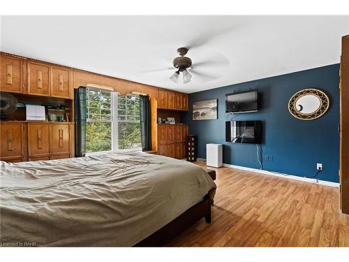 2848 Teresa Drive, Fort Erie, ON - Indoor Photo Showing Bedroom