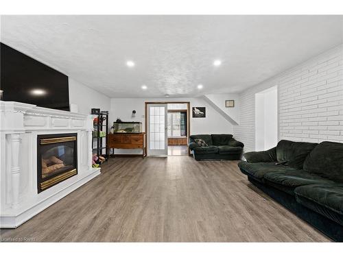 2848 Teresa Drive, Fort Erie, ON - Indoor Photo Showing Living Room With Fireplace