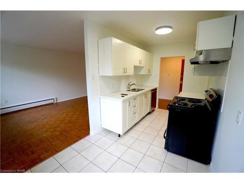 204-21 Balmoral Avenue S, Hamilton, ON - Indoor Photo Showing Kitchen