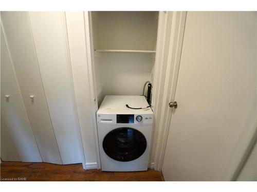 204-21 Balmoral Avenue S, Hamilton, ON - Indoor Photo Showing Laundry Room