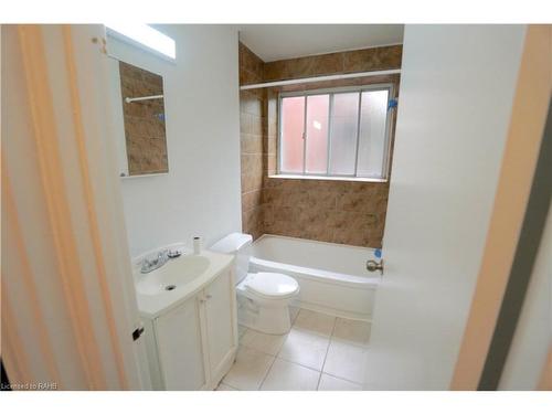 204-21 Balmoral Avenue S, Hamilton, ON - Indoor Photo Showing Bathroom