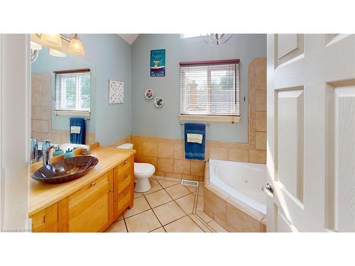 23 Northglen Avenue, St. Catharines, ON - Indoor Photo Showing Bathroom