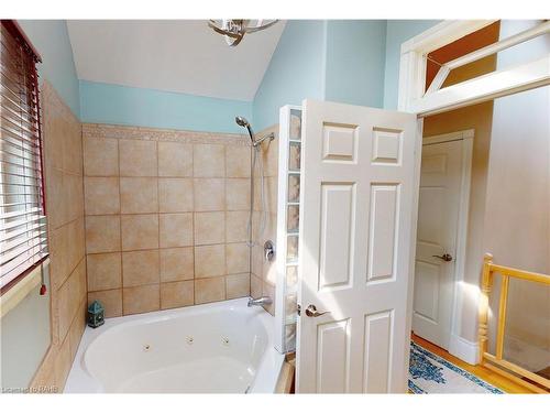 23 Northglen Avenue, St. Catharines, ON - Indoor Photo Showing Bathroom